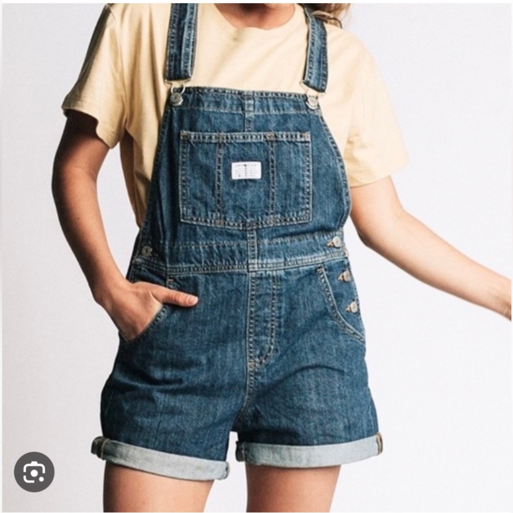 NWT New LEVI’s Vintage short-all’s overalls New